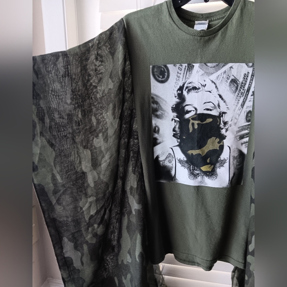 Upcycled Marilyn Monroe Camo Tshirt/Poncho - Picture 2 of 5